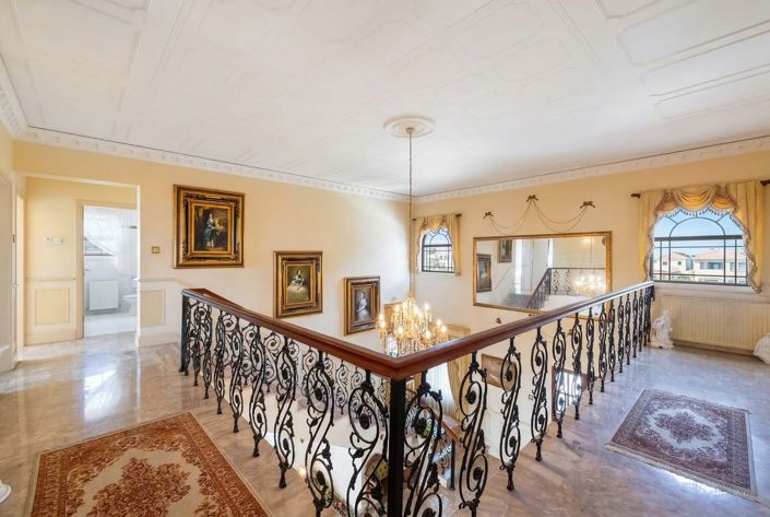 Image No.7-5 Bed House for sale