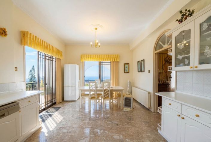 Image No.8-5 Bed House for sale