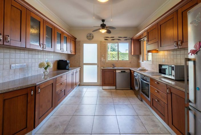 Image No.6-3 Bed House for sale