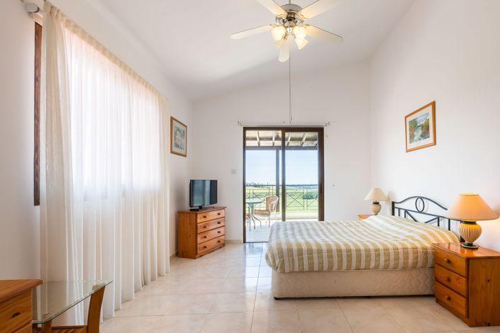 Image No.19-3 Bed House for sale