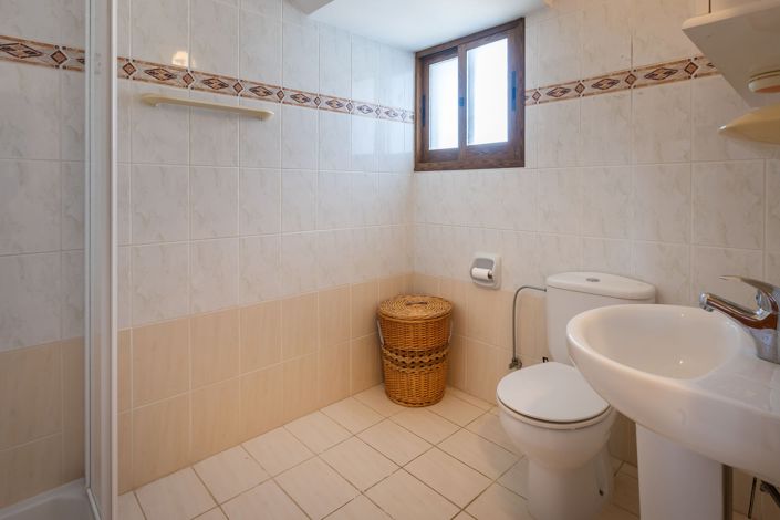 Image No.23-3 Bed House for sale