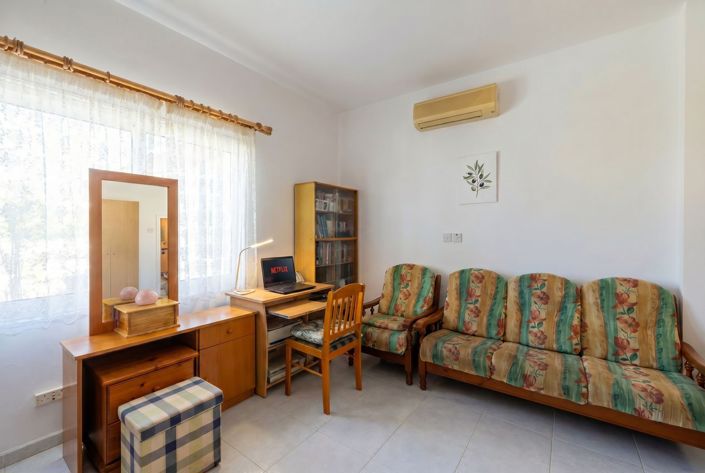 Image No.12-4 Bed House for sale