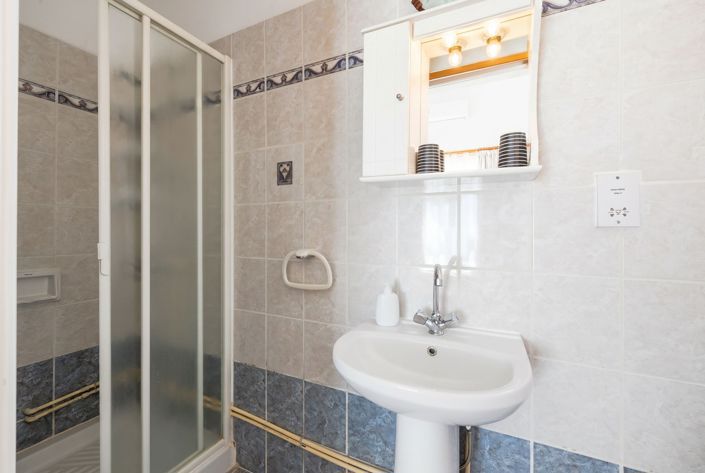 Image No.17-4 Bed House for sale