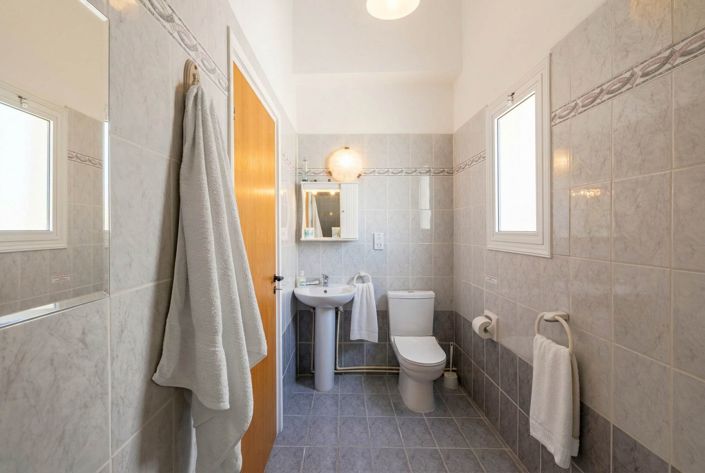 Image No.21-4 Bed House for sale