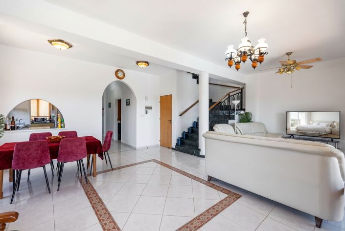 Image No.8-4 Bed House for sale