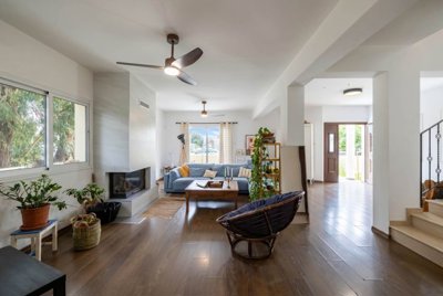 253f98c6-180e-40b0-b412-b5f72a23b3f8