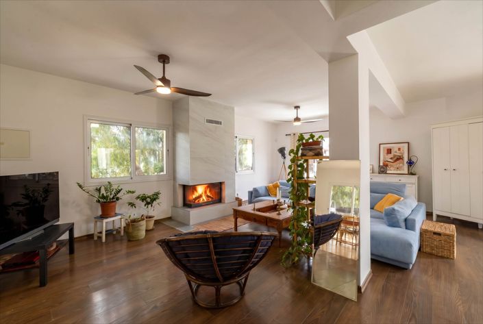 Image No.12-4 Bed House for sale