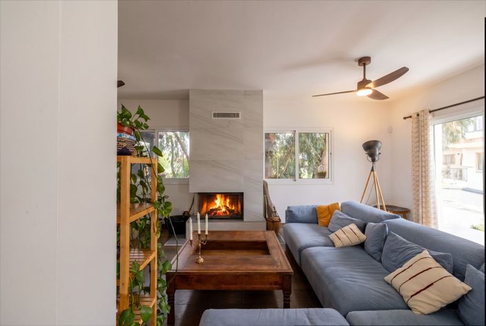 Image No.15-4 Bed House for sale