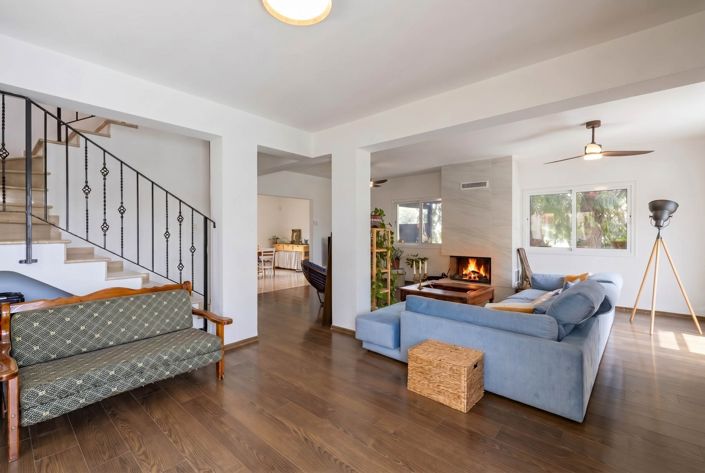 Image No.2-4 Bed House for sale