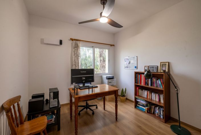 Image No.20-4 Bed House for sale