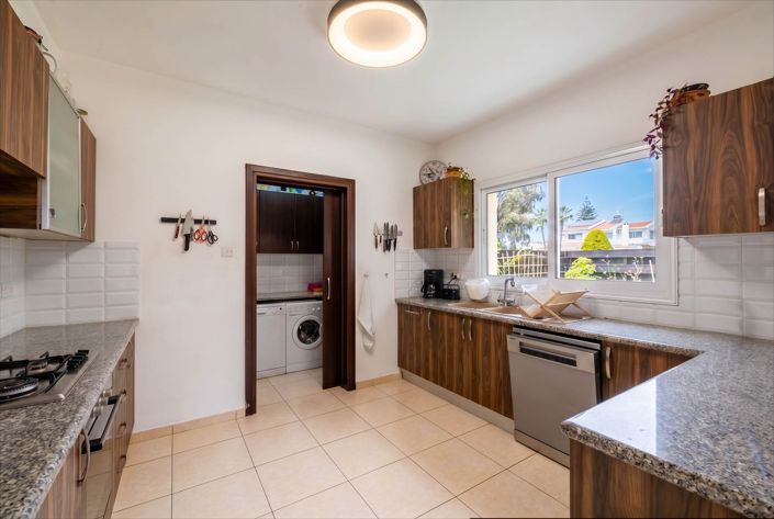 Image No.8-4 Bed House for sale