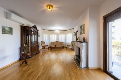 1ddfb1a9-e63b-4570-9297-2c3c6121efe5