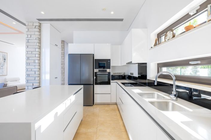 Image No.10-5 Bed House for sale