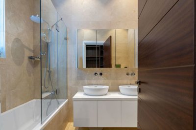 56f8ddc3-8a85-480a-8f03-d1ce6e795e85