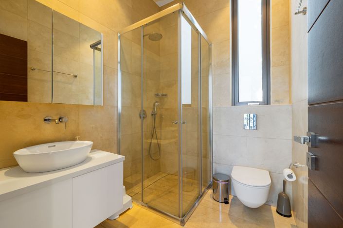 Image No.17-5 Bed House for sale