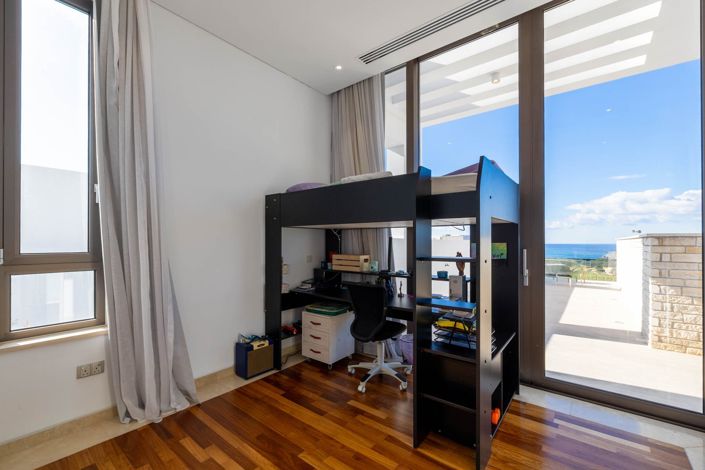 Image No.18-5 Bed House for sale