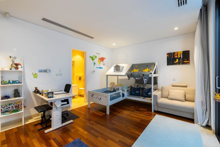 Image No.20-5 Bed House for sale