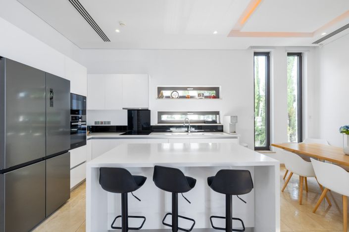 Image No.7-5 Bed House for sale