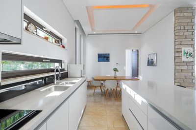 4ee59d9d-a634-4ef3-8109-0fe5cf325d5d