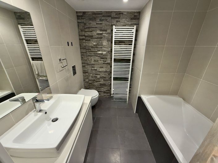 Image No.10-4 Bed House for sale