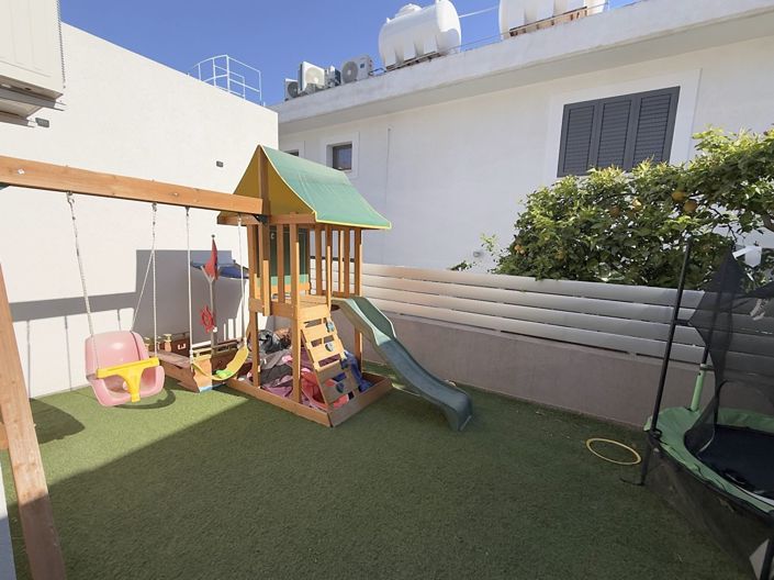 Image No.13-4 Bed House for sale