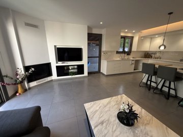 a7bfb242-76bd-400c-9e56-df28ff4f8ead