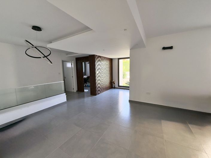 Image No.7-4 Bed House for sale