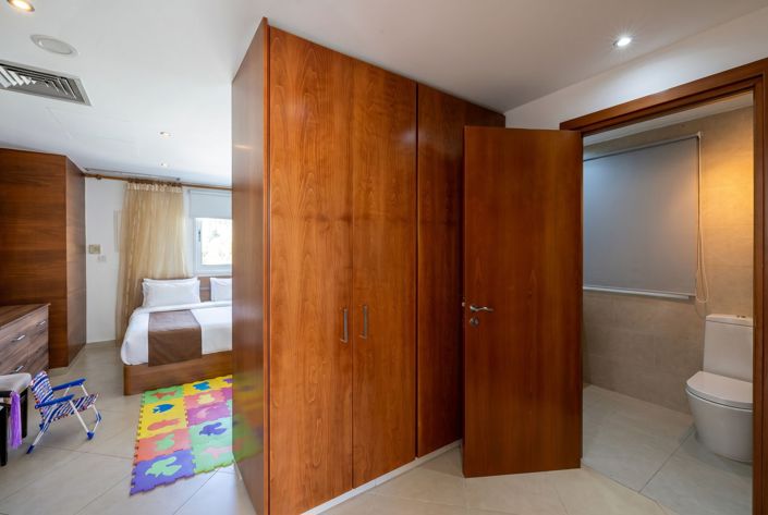 Image No.10-5 Bed House for sale