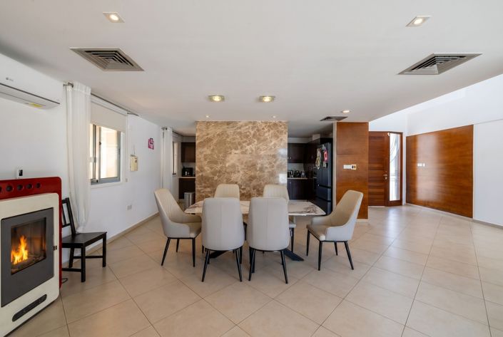 Image No.15-5 Bed House for sale