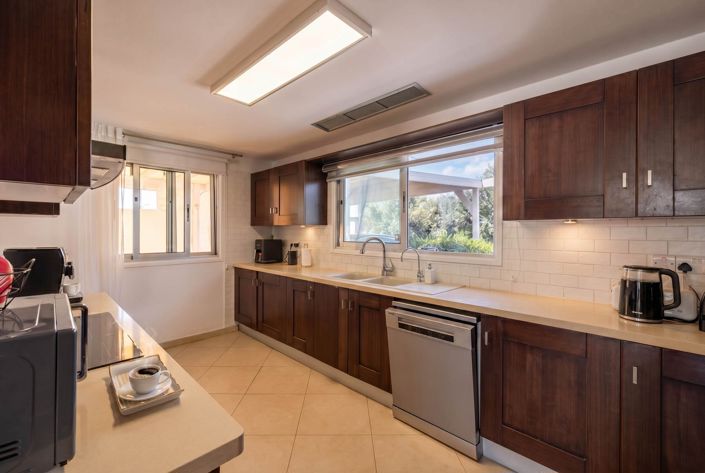Image No.16-5 Bed House for sale