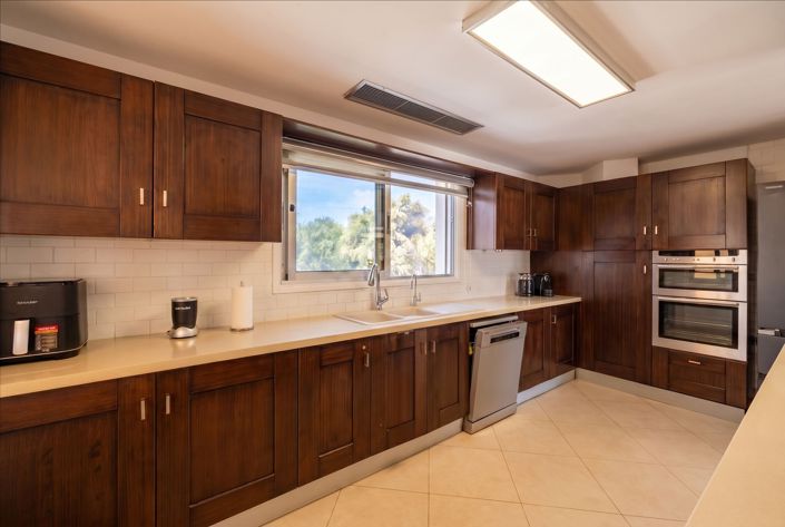 Image No.19-5 Bed House for sale