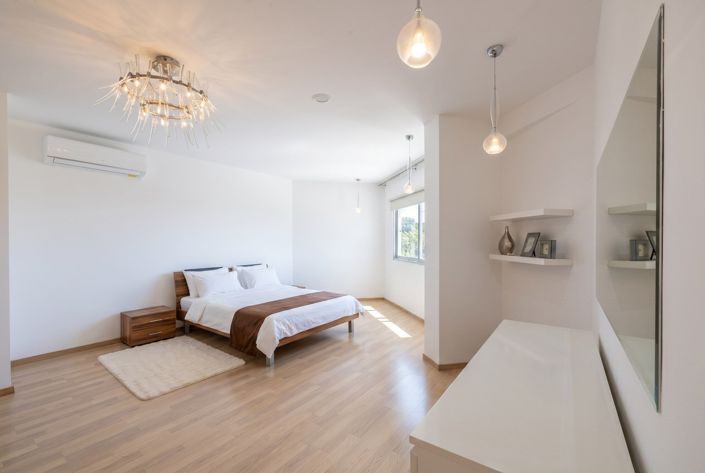 Image No.25-5 Bed House for sale