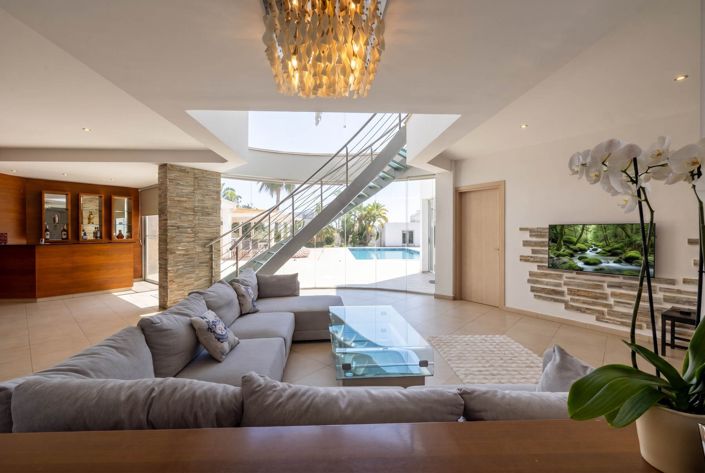 Image No.6-5 Bed House for sale