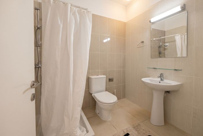 Image No.13-2 Bed House for sale