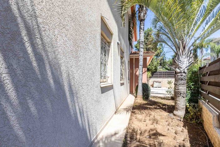Image No.26-4 Bed House for sale
