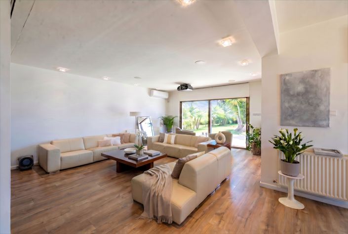 Image No.10-7 Bed House for sale