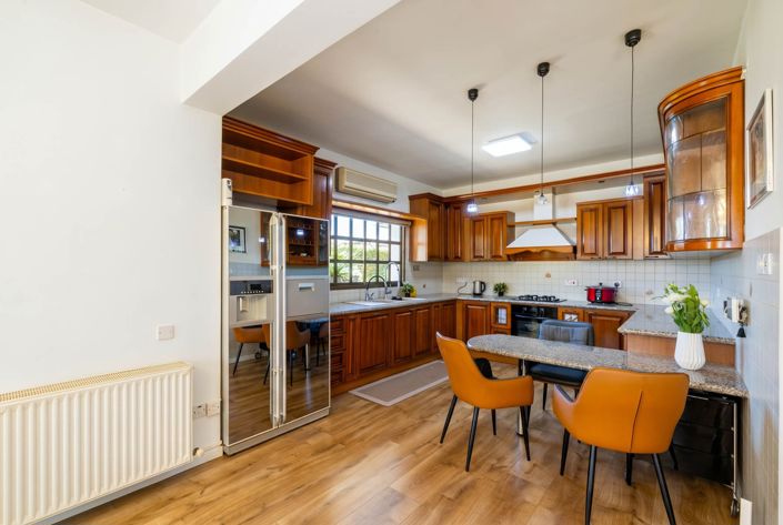 Image No.15-7 Bed House for sale