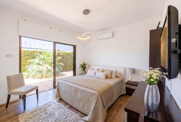 Image No.19-7 Bed House for sale