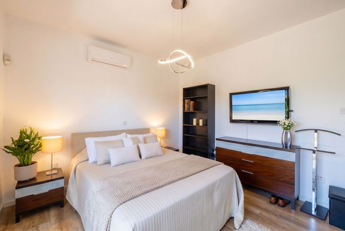Image No.20-7 Bed House for sale