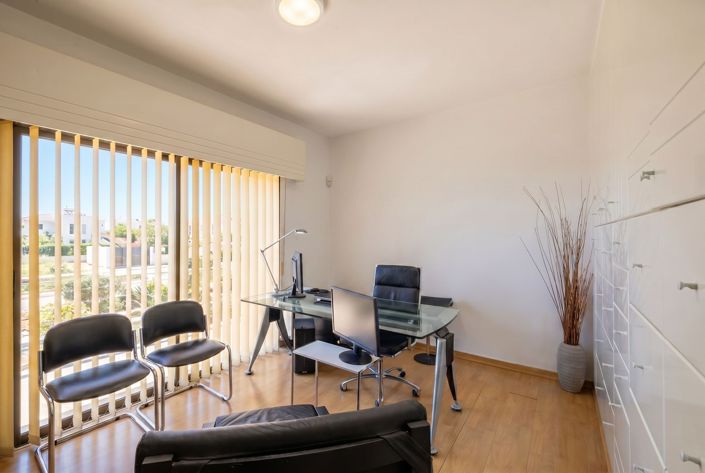 Image No.28-7 Bed House for sale