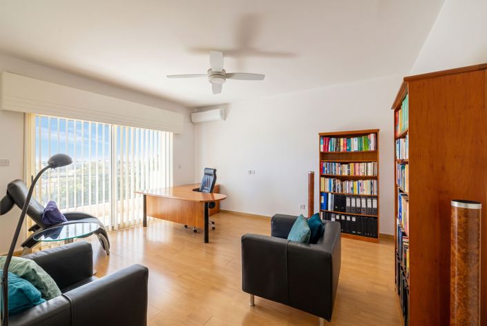 Image No.29-7 Bed House for sale