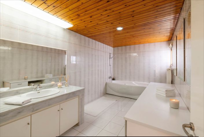 Image No.30-7 Bed House for sale