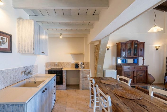 Image No.16-16 Bed Hotel for sale