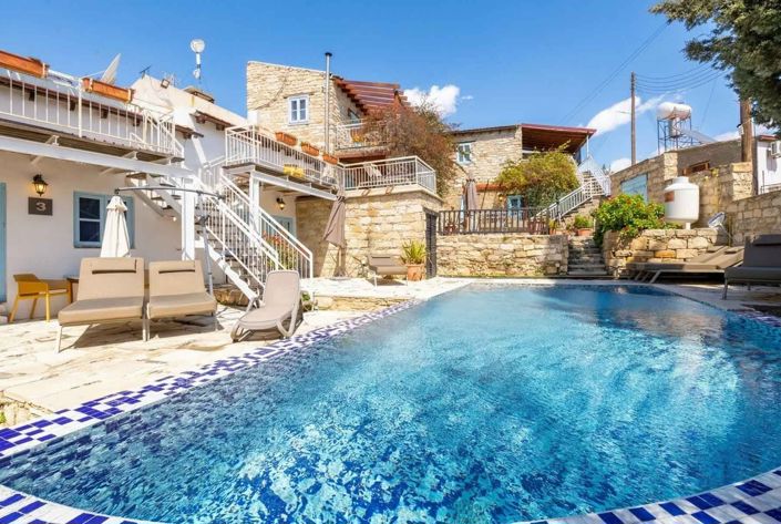 Image No.2-16 Bed Hotel for sale