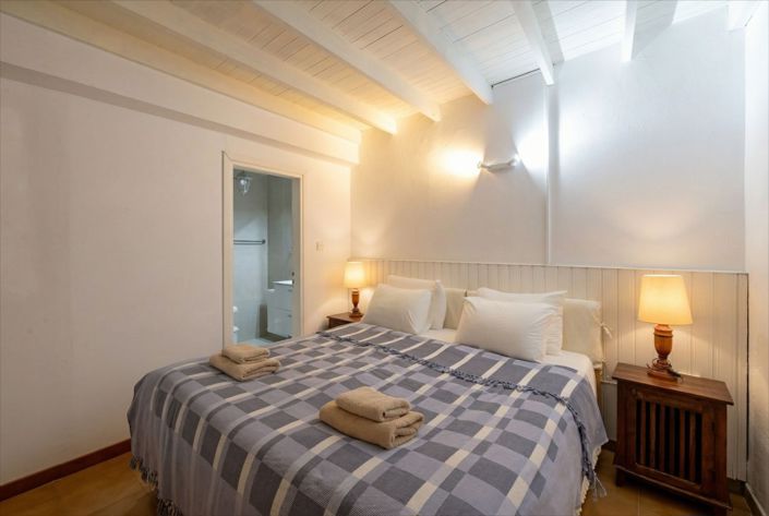 Image No.25-16 Bed Hotel for sale