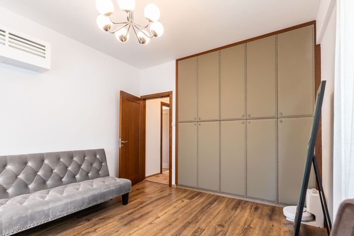 Image No.19-5 Bed House for sale