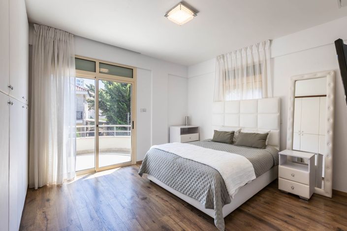 Image No.21-5 Bed House for sale