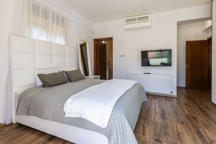 Image No.22-5 Bed House for sale
