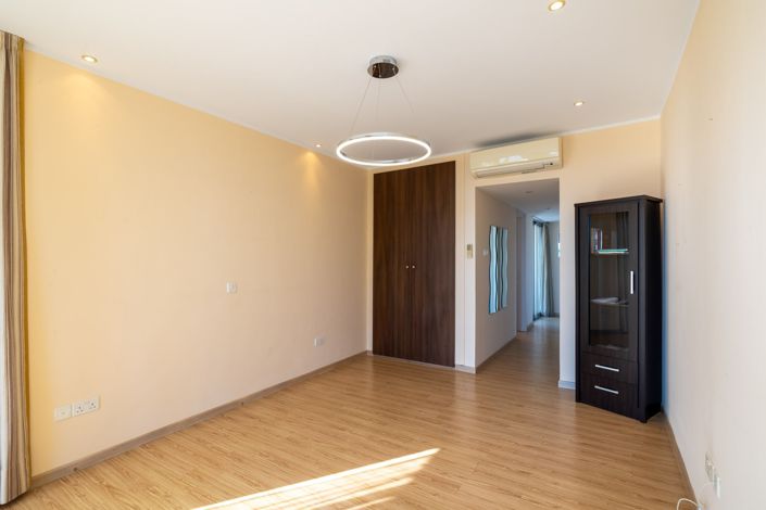 Image No.18-3 Bed Apartment for sale