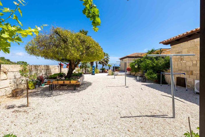 Image No.28-4 Bed House for sale